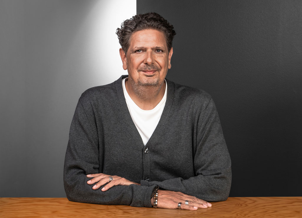 Porträt von Thorsten STöcker– Leiter des Bereichs Finanzen und Fulfillment und Prokurist bei der Star Finanz – in modernem Büro in Hamburg.
