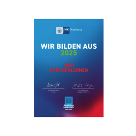 IHK Hamburg Ausbildungsplakat 2025 mit der Aufschrift ‚Wir bilden aus 2025 – Hier #könnenlernen‘. Unten befinden sich Unterschriften von Prof. Norbert Aust und Dr. Malte Heyne sowie ein QR-Code mit dem Slogan ‚Ausbildung macht mehr aus uns‘.