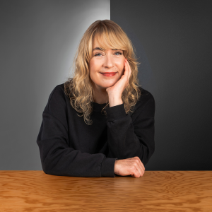 Porträt von Doreen Glissmann - Lead Inclusive Design Lab bei der Star Finanz – in modernem Büro in Hamburg.