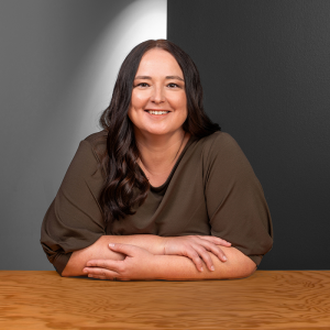 Porträt von Ulrike Gruel– Leiterin des Bereichs StarMoney bei der Star Finanz – in modernem Büro in Hamburg.