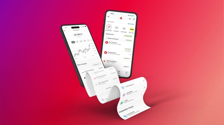 Visualisierung des App Sparkasse Releases 7.2: Zwei Smartphone-Screens mit Portfolio-Übersicht, Kontoständen und neuen Funktionen, ergänzt durch animierte Transaktionslisten.